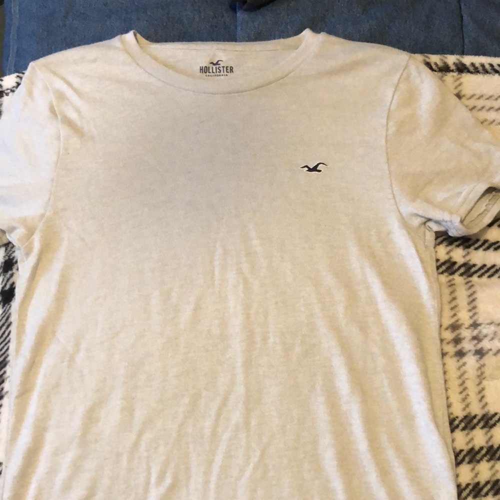 Hollister men’s xtra small tee shirt